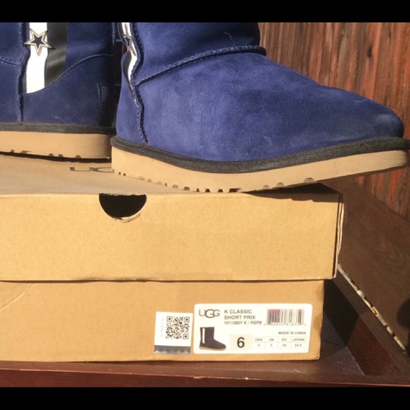 Like NEW UGG Dallas Cowboy embellished - Picture 6 of 6